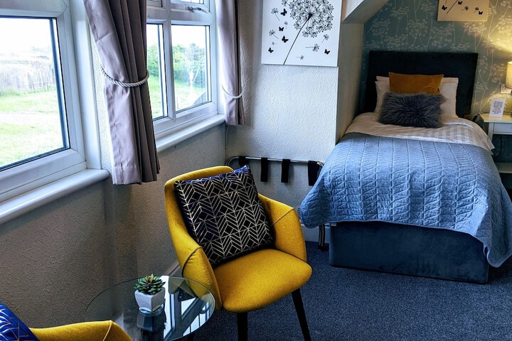 Room 10 of 38
