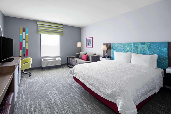 King Room with Microwave and Refrigerator (6 of 14)