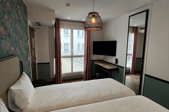 Room 30 of 42
