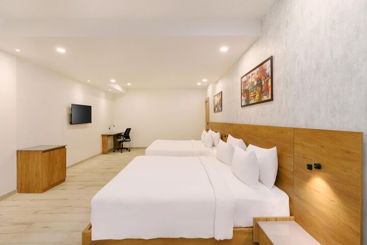 Room 30 of 68