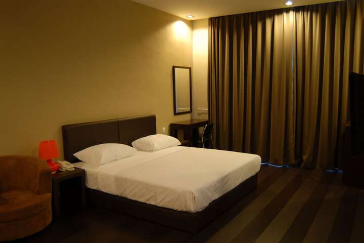 Room 8 of 60