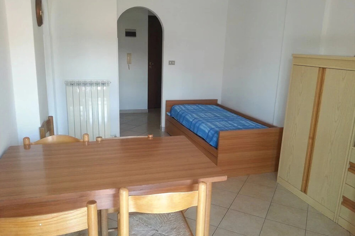Room 5 of 11