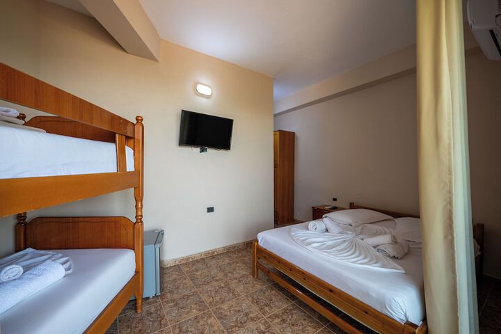 Room 42 of 178