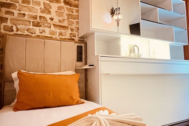 Room 15 of 87