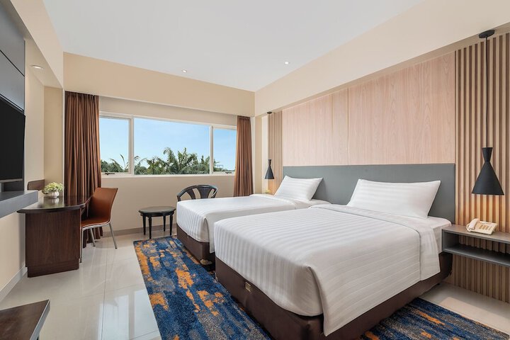Room 10 of 33