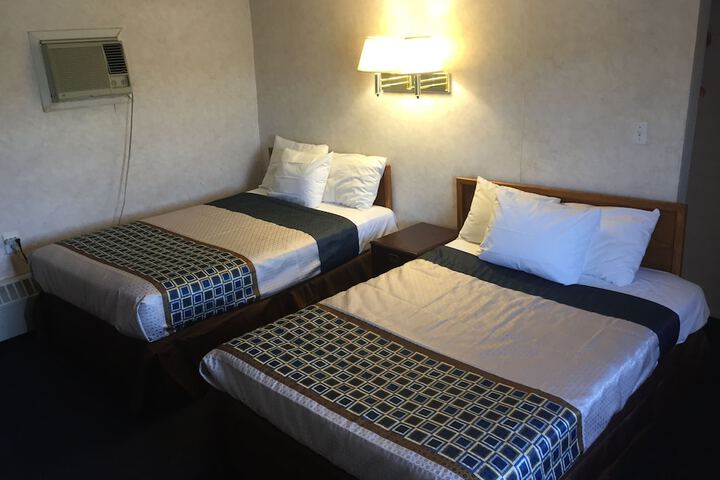 2 Double Beds (12 of 20)