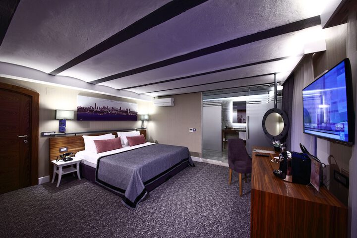 Room 12 of 130