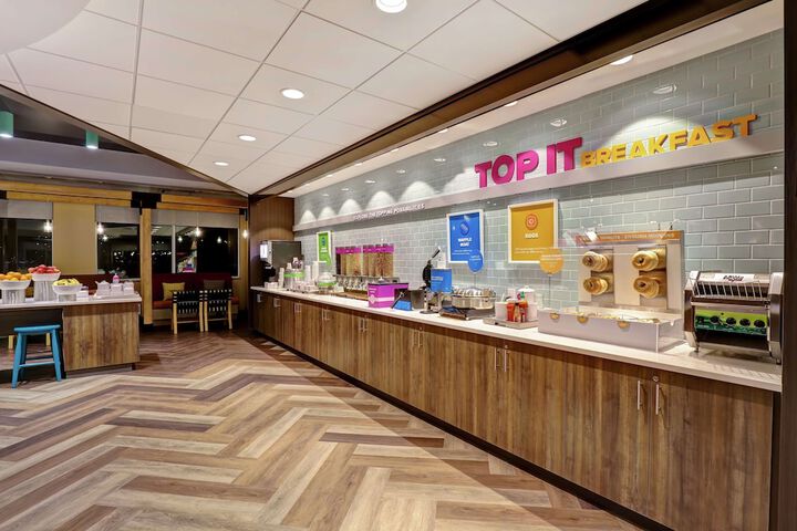 Breakfast/Coffee Service 34 of 45