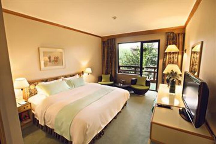 Room 13 of 28