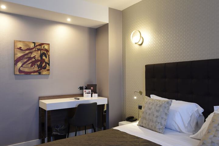 Room 32 of 75