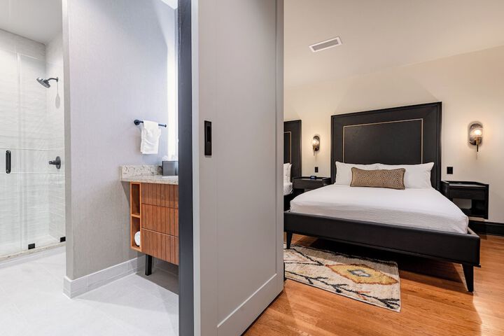 Room 13 of 341