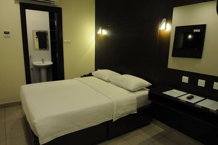 Room 5 of 17