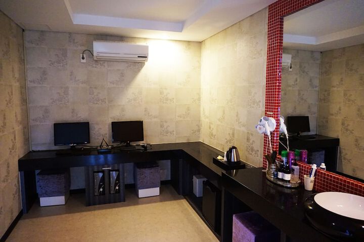 Business Center 45 of 54
