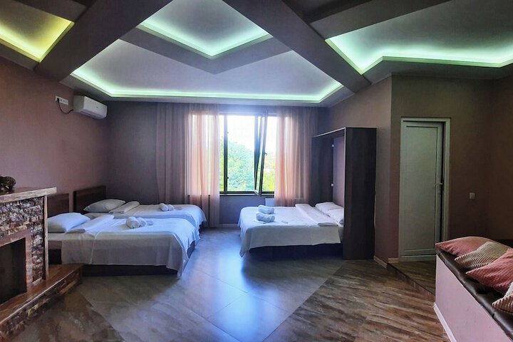 Room 4 of 18