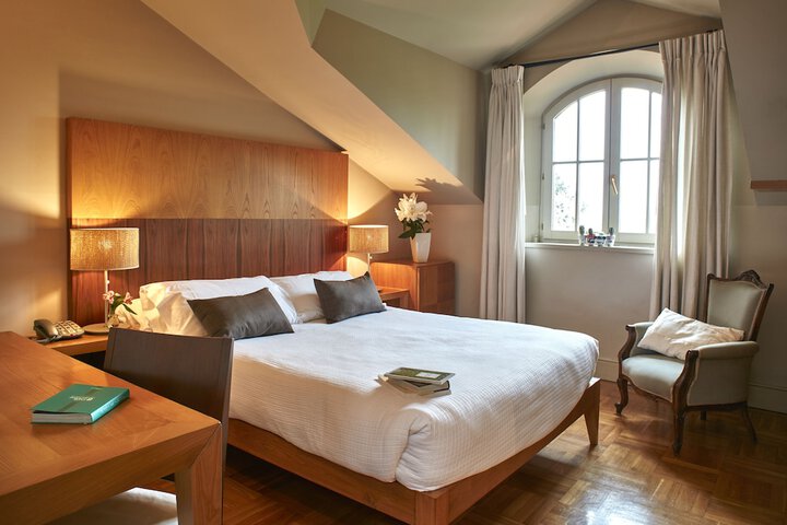 Room 4 of 61