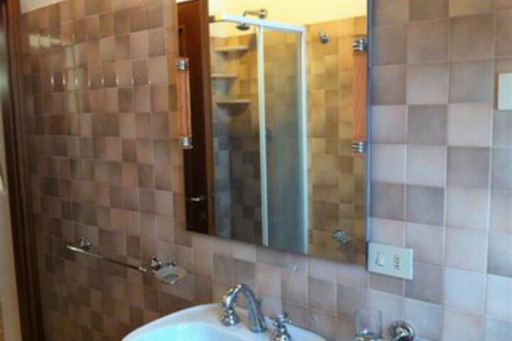 Room 2 of 9