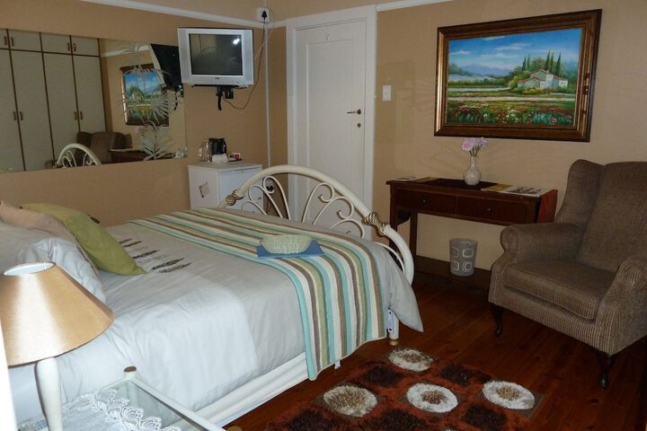 Room 6 of 25