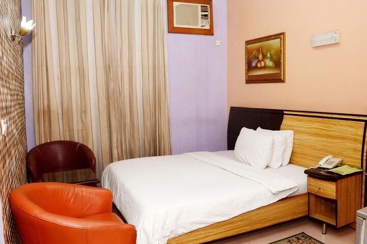Room 8 of 22