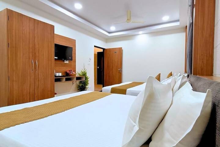 Room 33 of 74