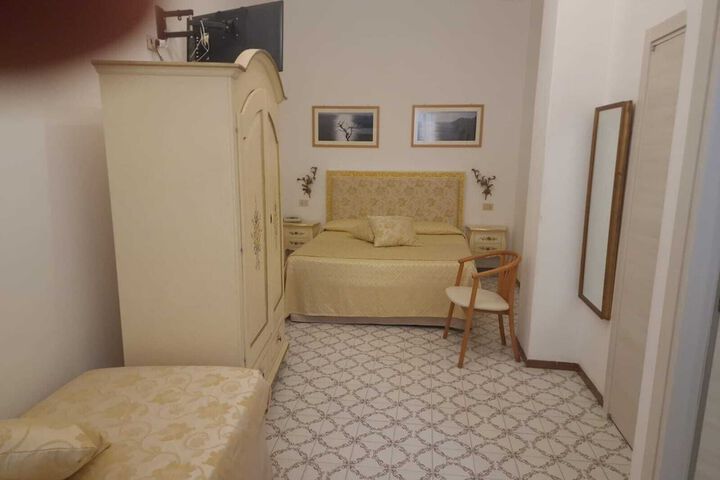 Room 11 of 50
