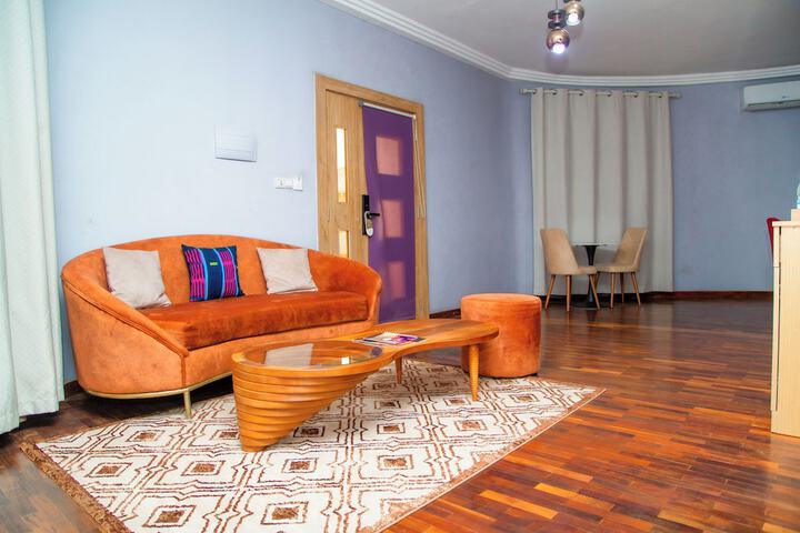 Lounge 14 of 19