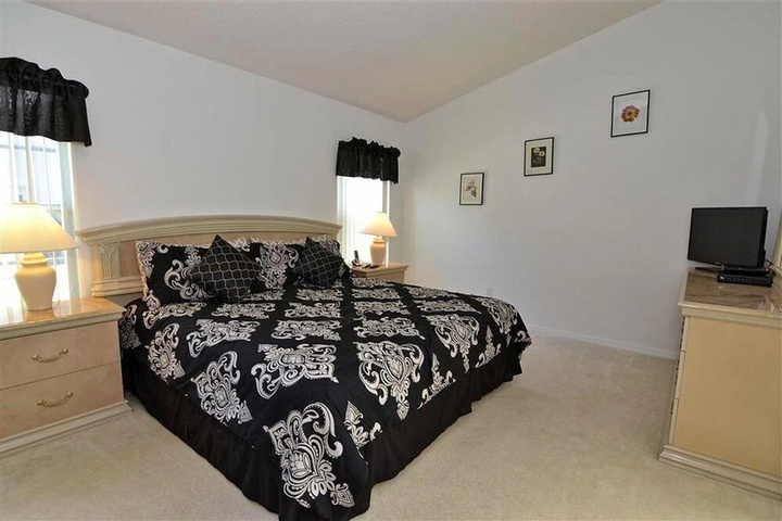 Room 6 of 24