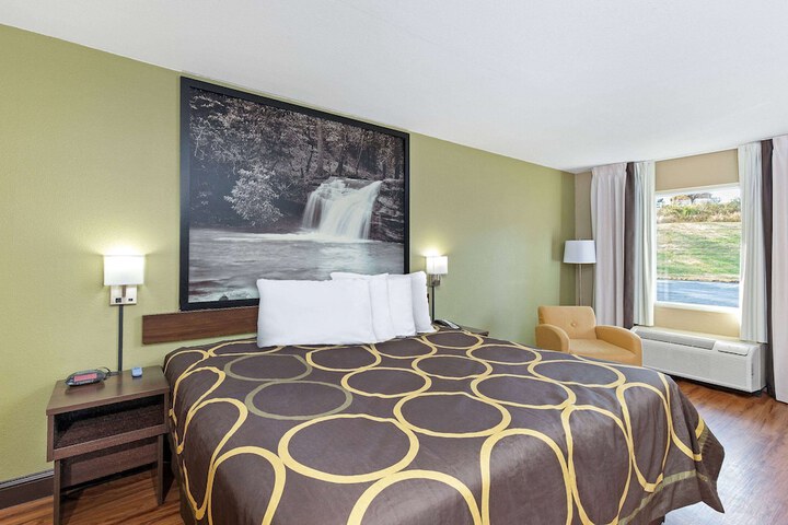 1 King Bed (4 of 7)