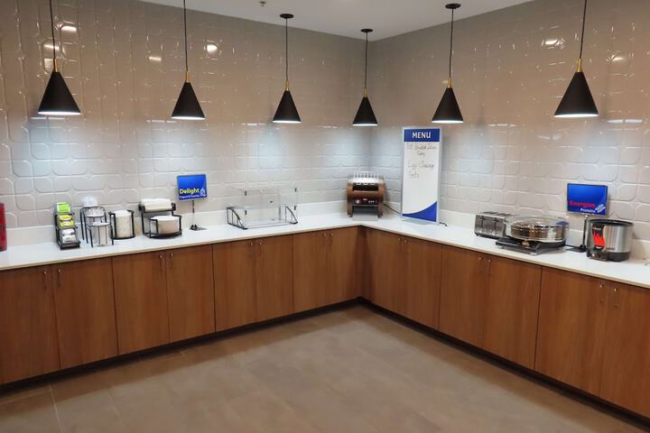 Breakfast/Coffee Service 28 of 38