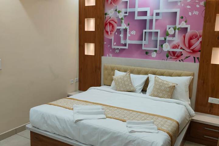 Room 4 of 16