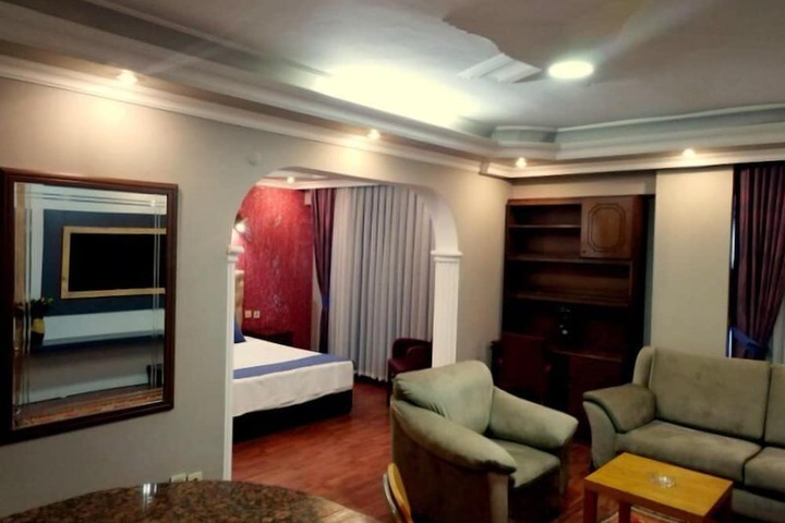 Room 11 of 33