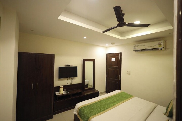 Room 8 of 21