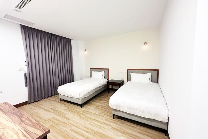 Room 12 of 22