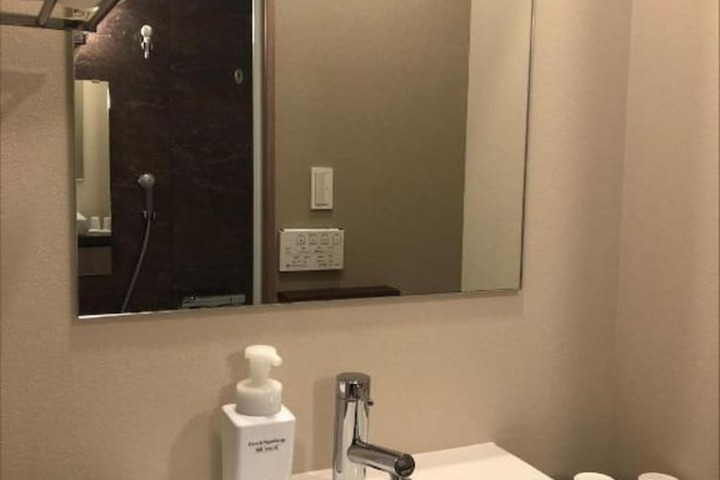 Room 5 of 75
