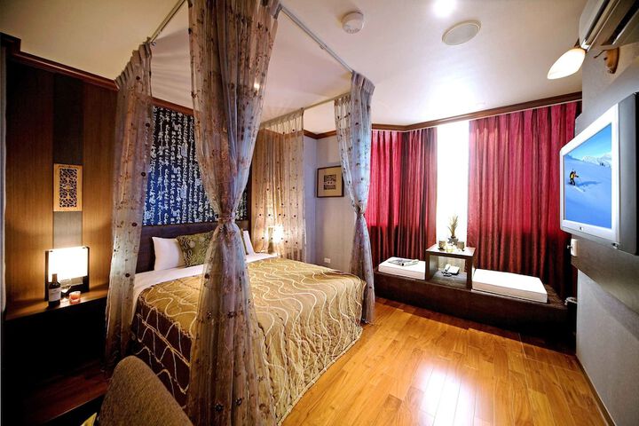 Room 9 of 54
