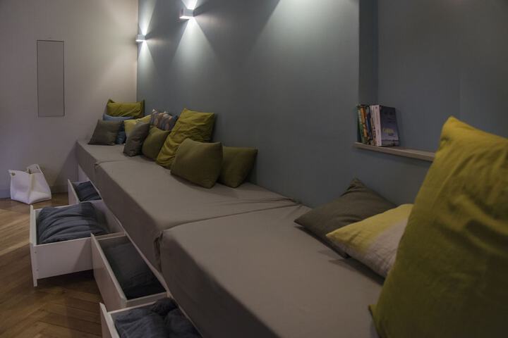Room 5 of 780