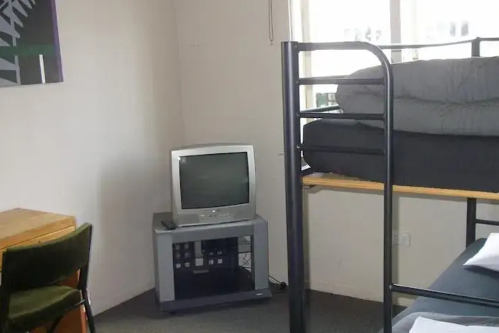 Room 8 of 9
