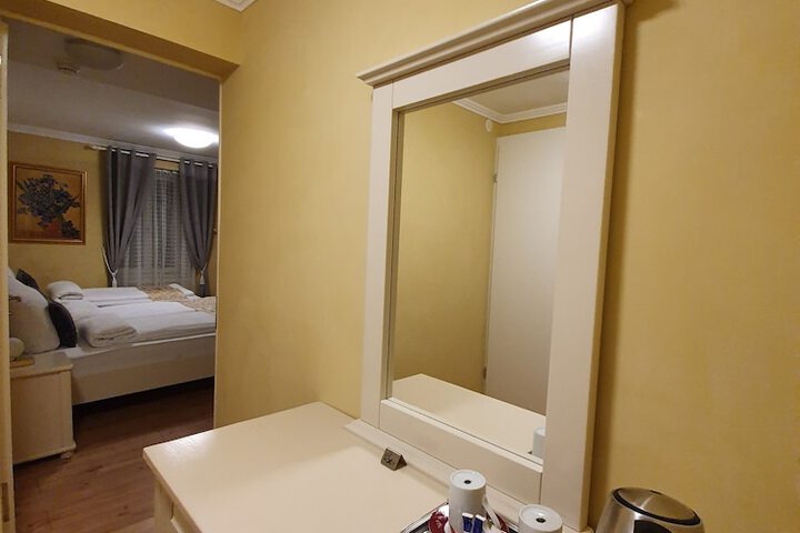 Room 54 of 266