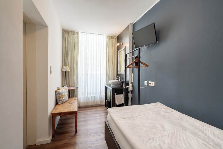 Room 14 of 64