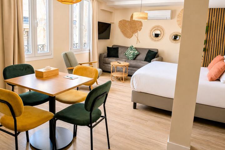 Room 8 of 33