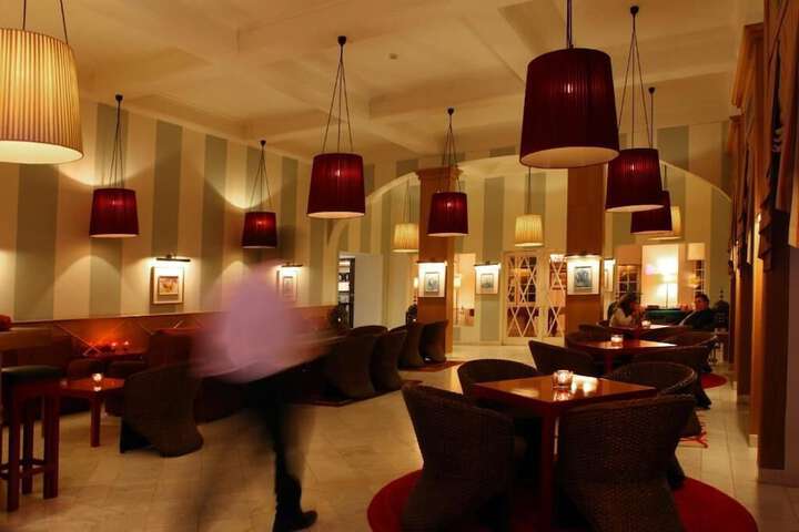 Entrance & Lobby