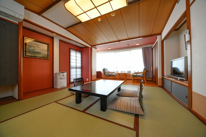 Room 11 of 48