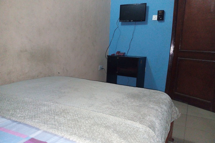 Room 9 of 14