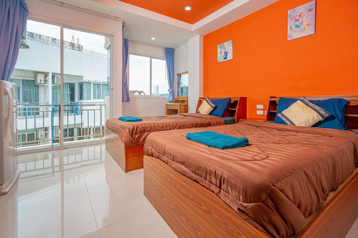 Room 6 of 25