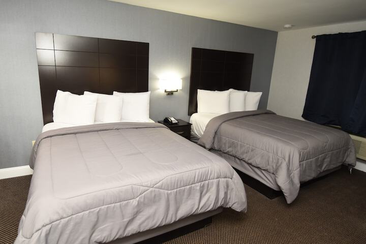 2 Queen Beds (6 of 18)