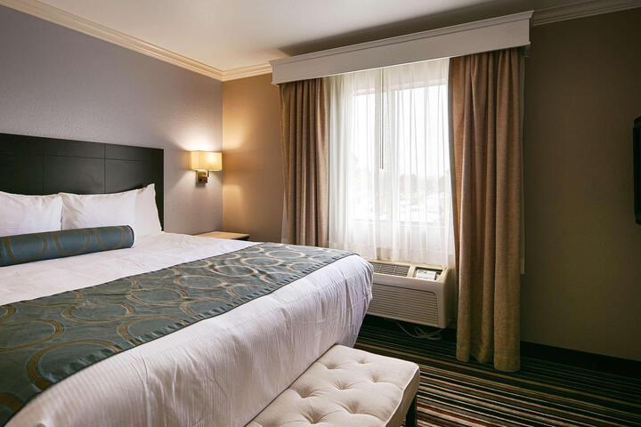 1 King Bed (4 of 12)