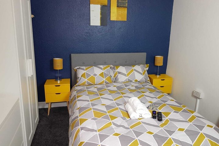 Room 2 of 16