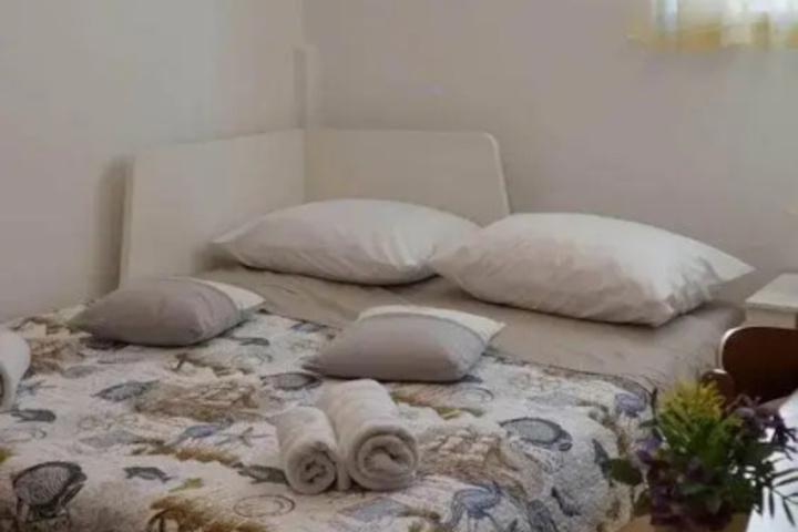 Room 5 of 10