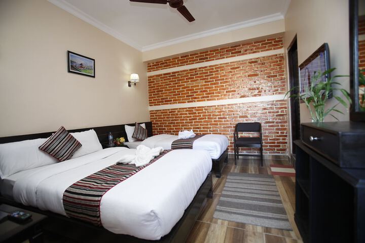 Room 9 of 25