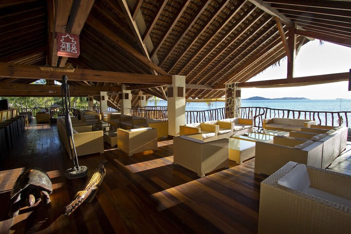 Lobby lounge