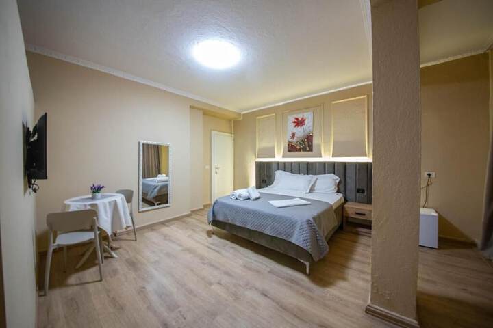 Room 3 of 25